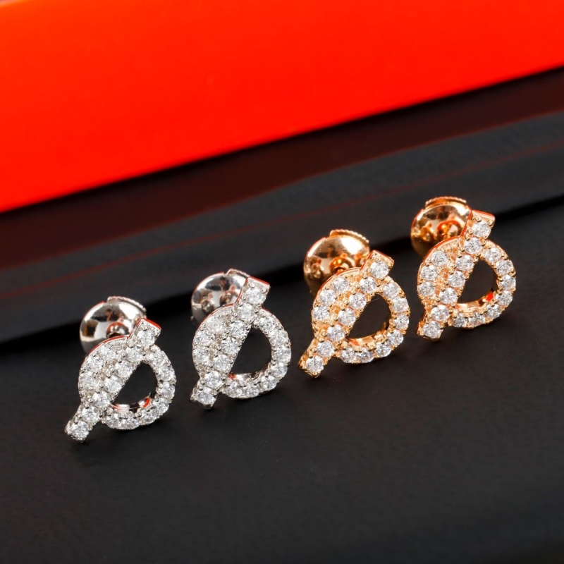 H**me5 earrings